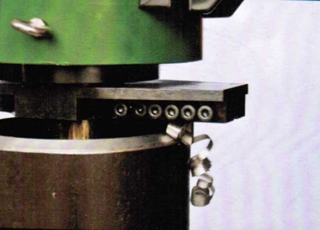 點(diǎn)擊查看詳細信息<br>標題：管子坡口機工作照 閱讀次數：10783