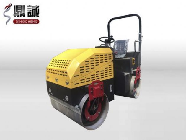 點(diǎn)擊查看詳細信息<br>標題：2.5噸全液壓座駕式振動(dòng)壓路機 閱讀次數：14945